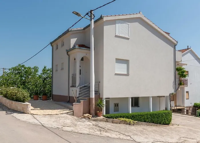 Dominik تروغير